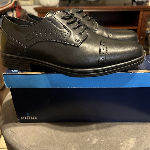 STAFFORD BOYS SHOES NEW NEVER USED COLOR BLACK  SIZE 6 MEDIUM - Picture 9 of 15